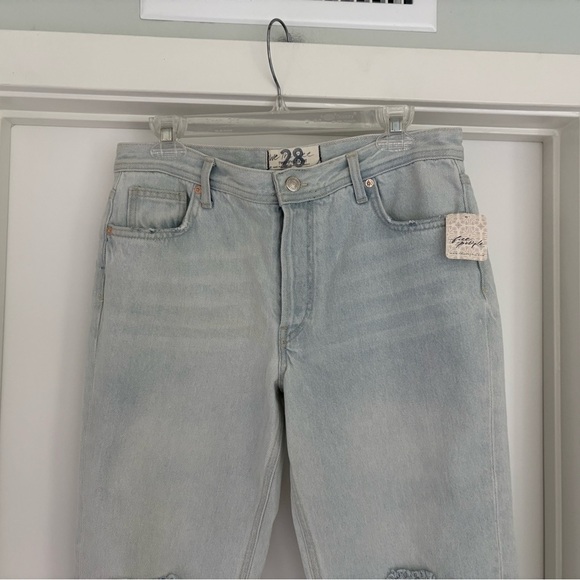 NWT Free People Maggie Mid Rise Distressed Jeans Size 28 - Picture 3 of 8